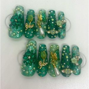 Earth Emerald Handmade Press On Nail Set!